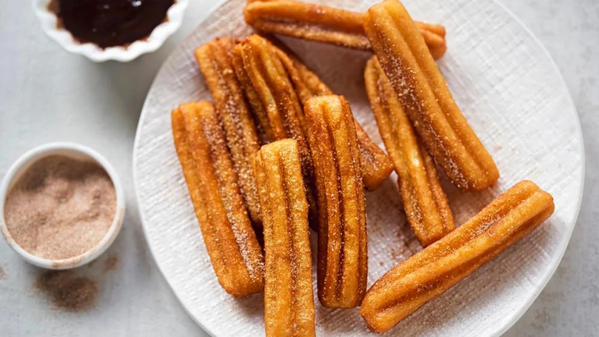 Chocolate or Arequipe Churros x 24